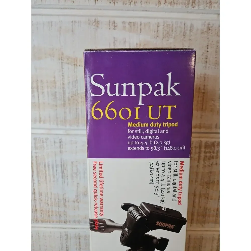 Sunpak‎ 620-080 Tripod w/3-Way Pan Head Folded 20.8